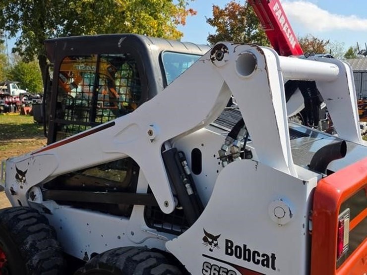 2016-bobcat-s650-image-22