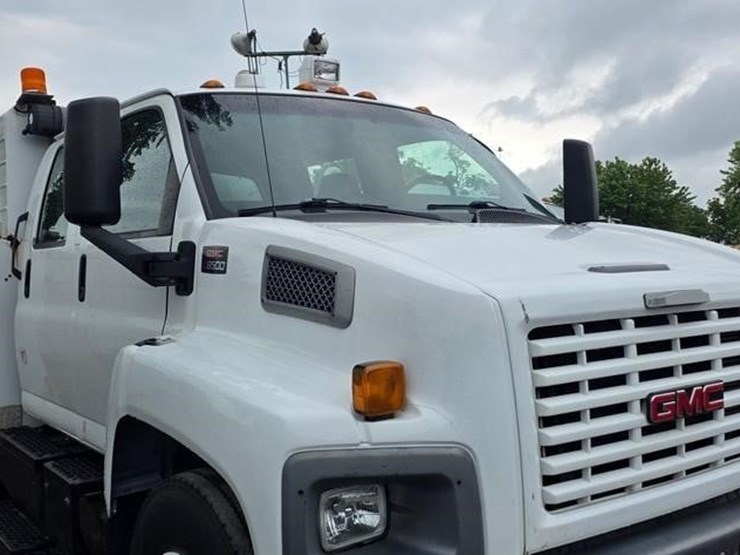 2007-gmc-topkick-c8500-image-33