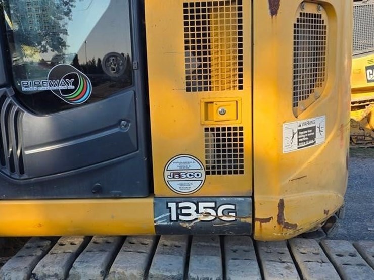 2015-deere-135g-image-31