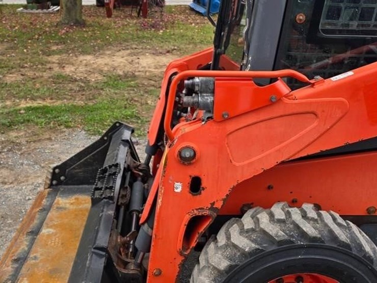 2016-kubota-ssv65-image-9