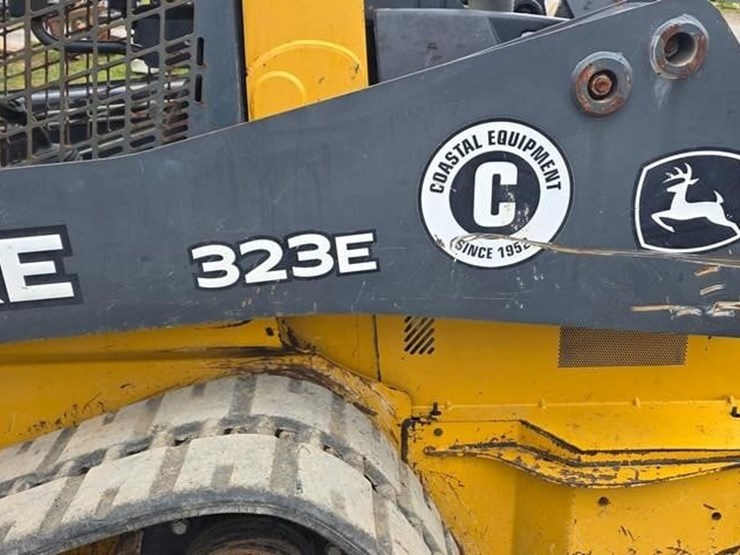 2017-deere-323e-image-25