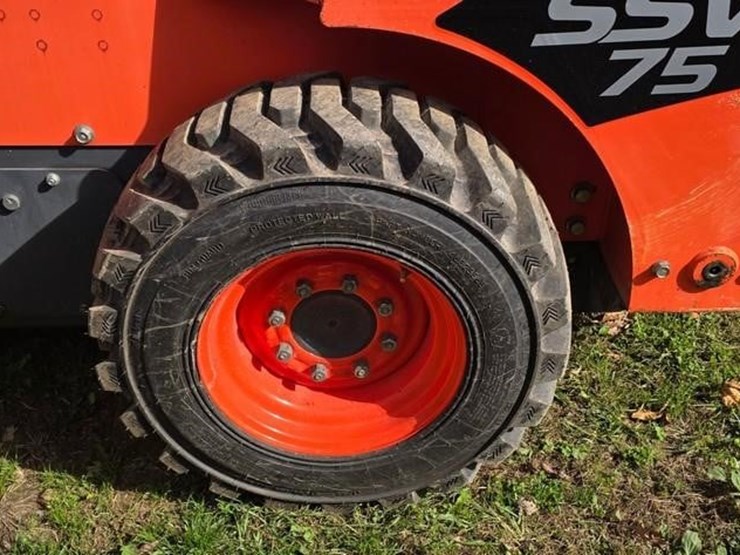 2019-kubota-ssv75-image-14