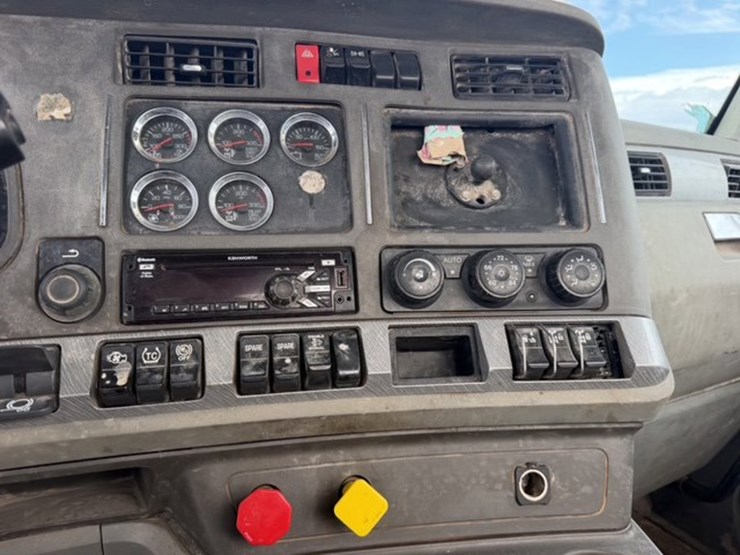 2019-kenworth-t880-image-12