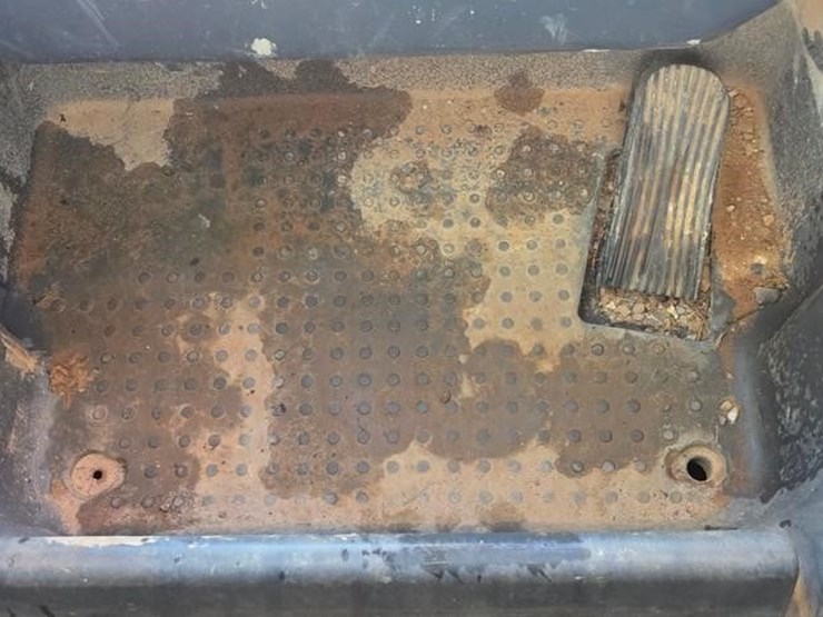 2018-deere-331g-image-46
