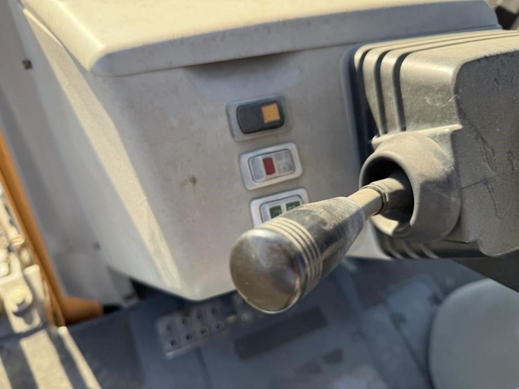 2019-case-570n-ep-skip-loader-image-9