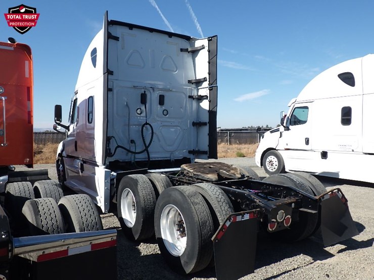 2022-freightliner-cascadia-126-image-17