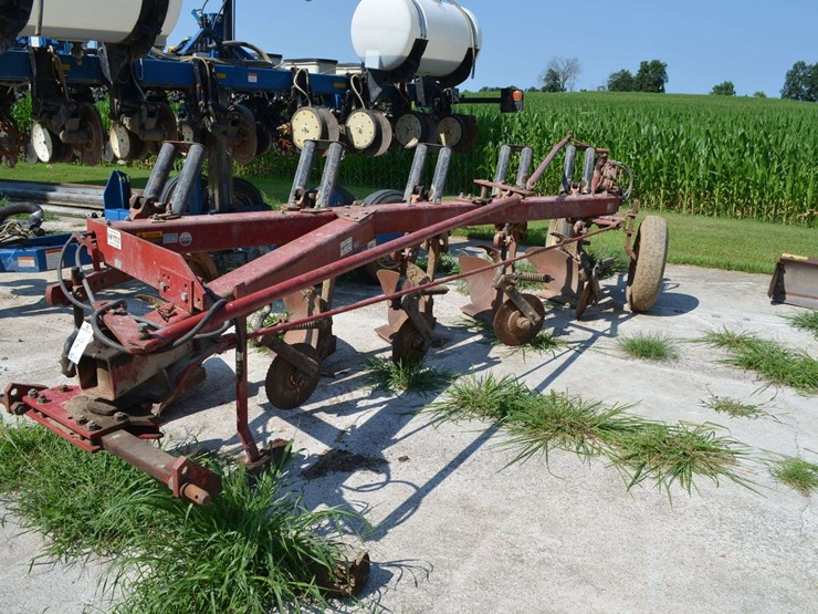 case-720-5-bottom-plow-image-1