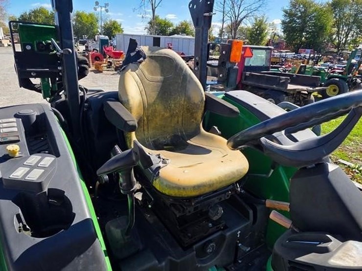john-deere-4052m-image-33
