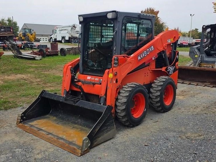2016-kubota-ssv65-image-2
