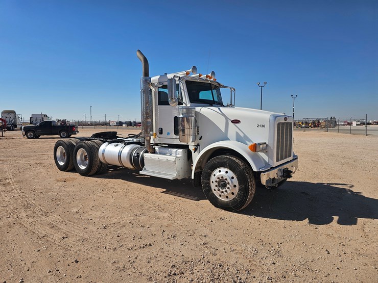 2012-peterbilt-367-image-6
