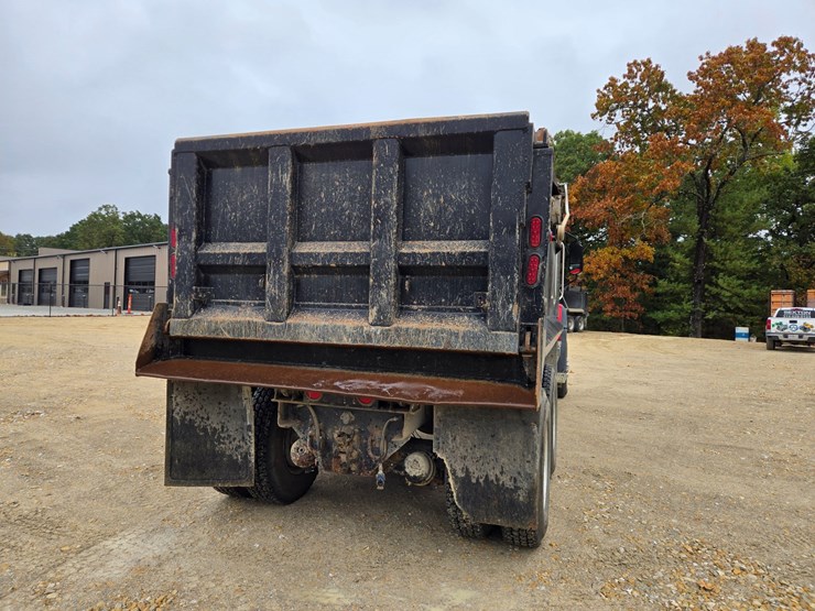 2012-caterpillar-ct660-image-14