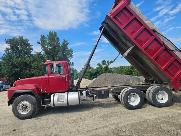 #15804-•-1998-mack-rd688s-dump-truck-image-49