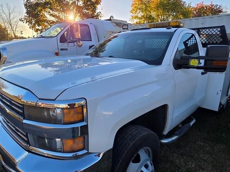 2015-chevrolet-silverado-3500hd-image-7