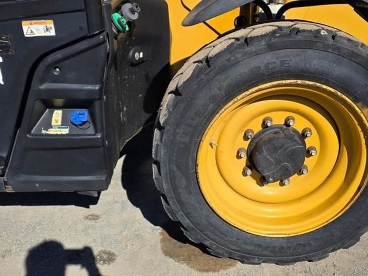 2018-caterpillar-tl642d-image-16