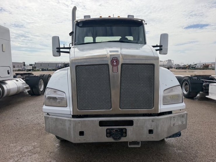 2019-kenworth-t880-image-2