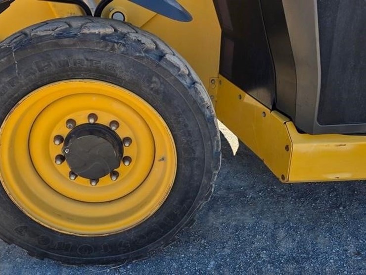 2018-caterpillar-tl642d-image-24