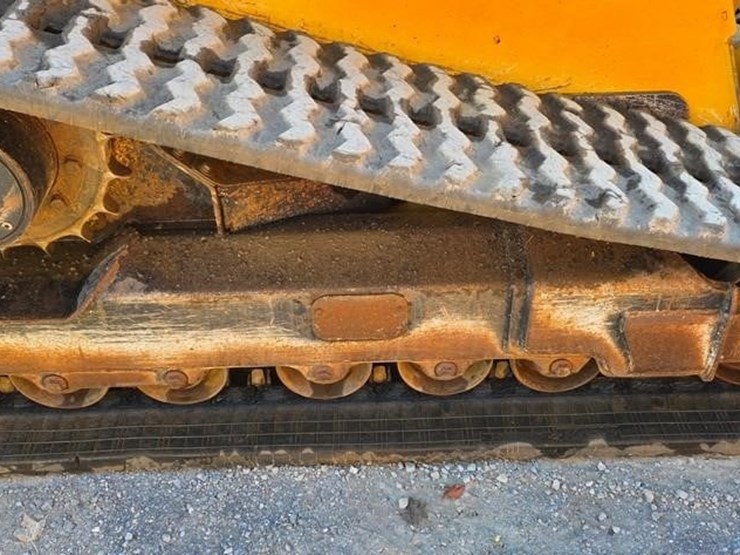 2018-deere-331g-image-11