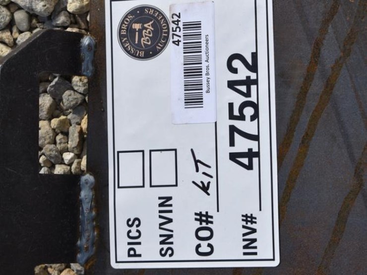kit-containers-skid-steer-weld-on-attachment-plate-47542-image-2