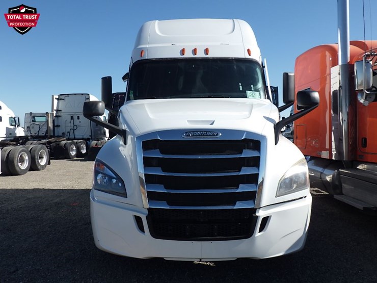 2022-freightliner-cascadia-126-image-2