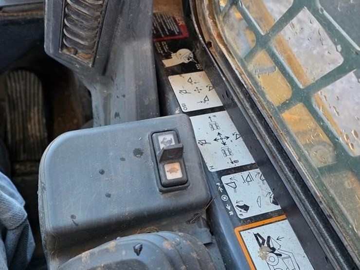 2018-deere-331g-image-49