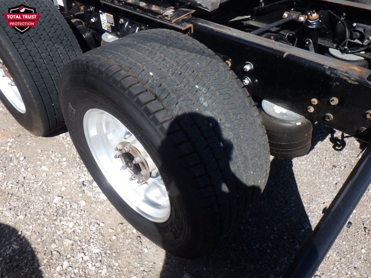 2021-kenworth-t680-image-12