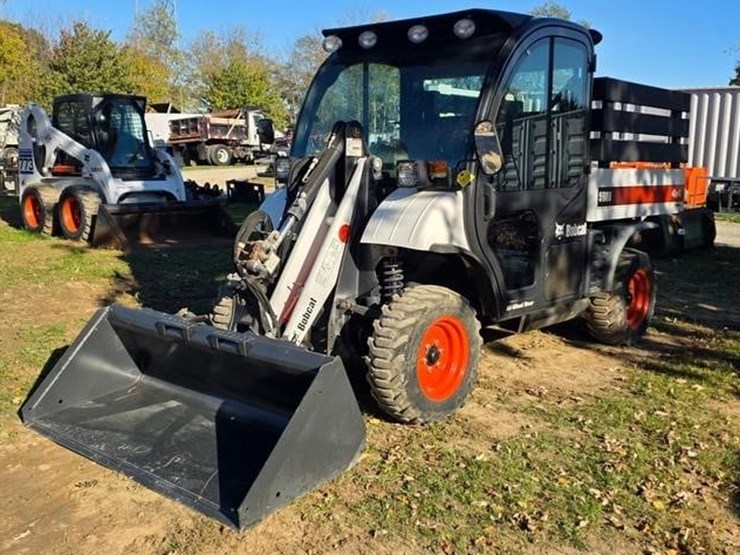 2010-bobcat-toolcat-5600-image-1