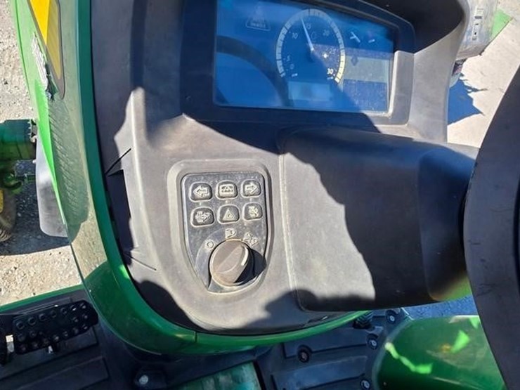 john-deere-4052m-image-41