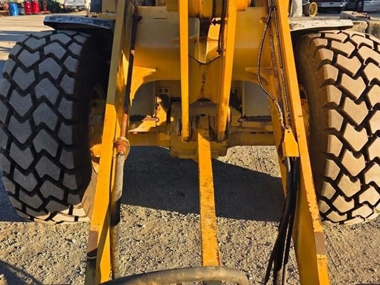 2015-caterpillar-938m-image-59