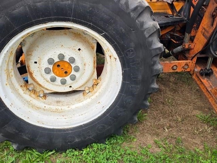 new-holland-6640-image-11