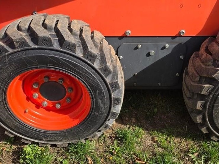 2019-kubota-ssv75-image-11