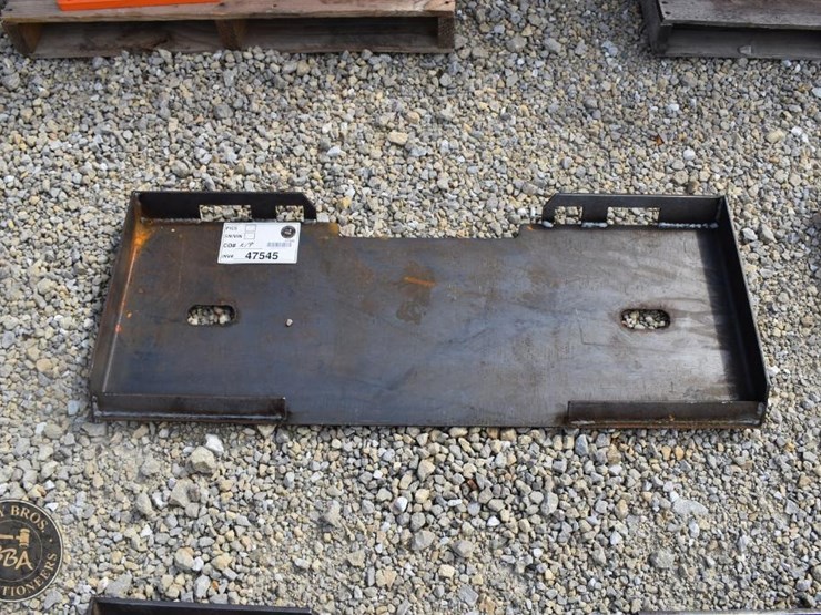 kit-containers-skid-steer-weld-on-attachment-plate-47545-image-1