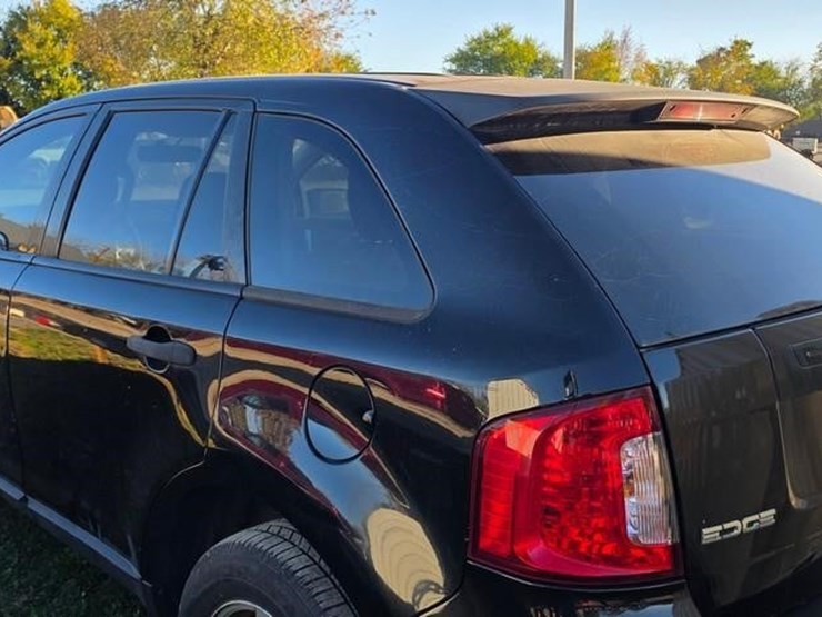 2011-ford-edge-se-image-17