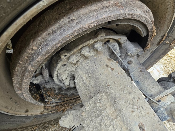 2012-caterpillar-ct660-image-103