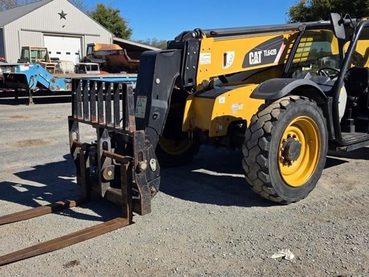 2018-caterpillar-tl642d-image-1