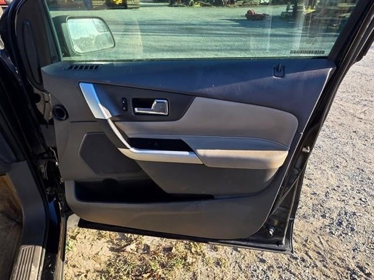 2011-ford-edge-se-image-31