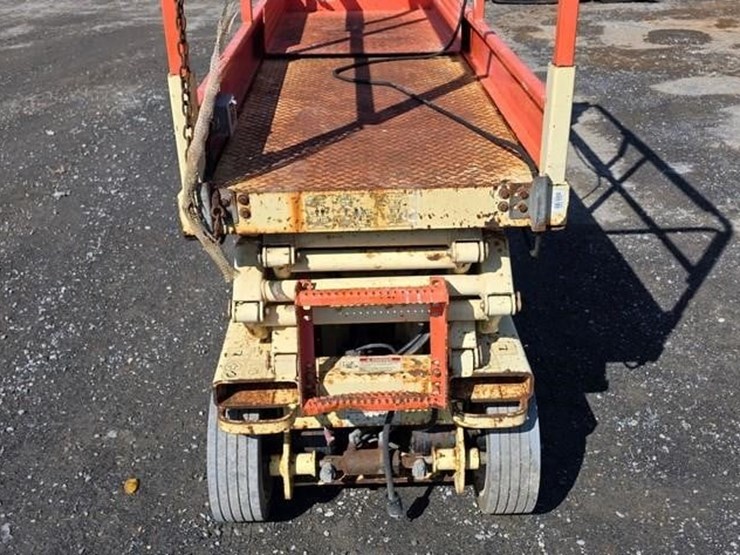2002-jlg-2032e2-image-12