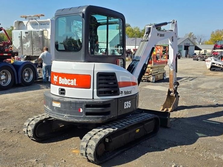2016-bobcat-e35-image-3