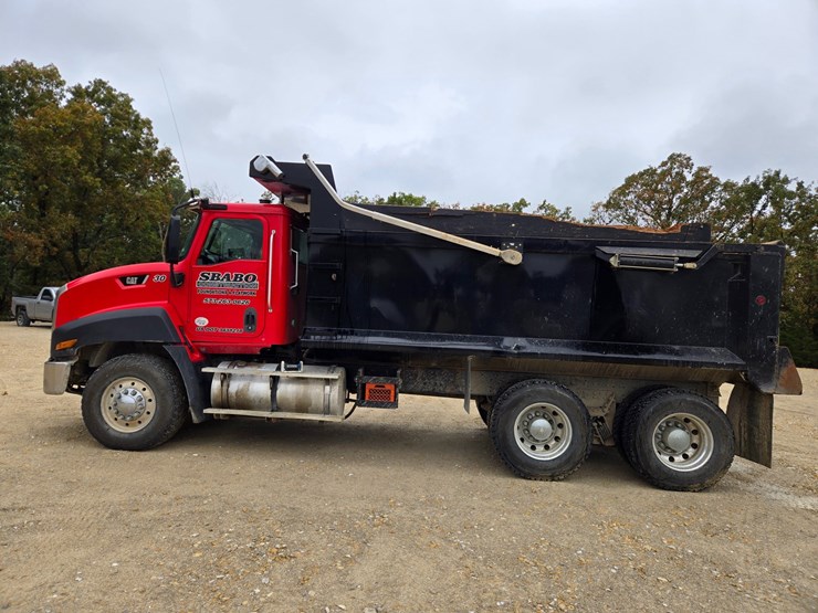 2012-caterpillar-ct660-image-7