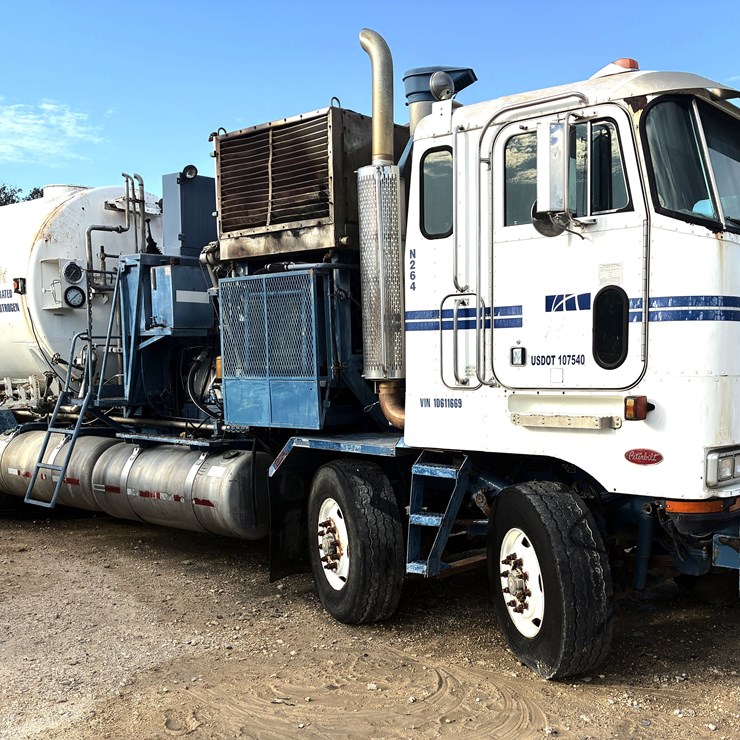 2001 PETERBILT 362