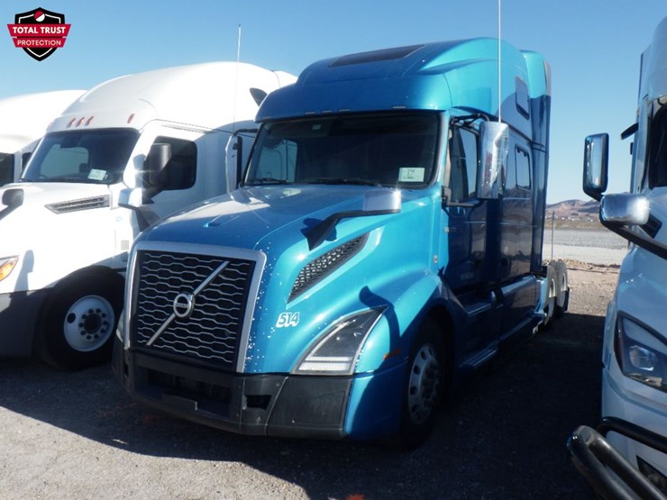 2022-volvo-vnl860-image-1