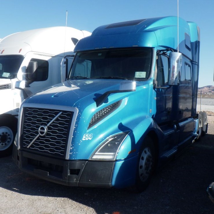 2022 VOLVO VNL860