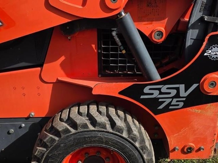 2019-kubota-ssv75-image-15