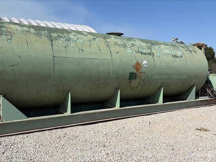 10,000-gallon-diesel-fuel-tank-&-3-comp.-lubester-combo-skidded-image-3