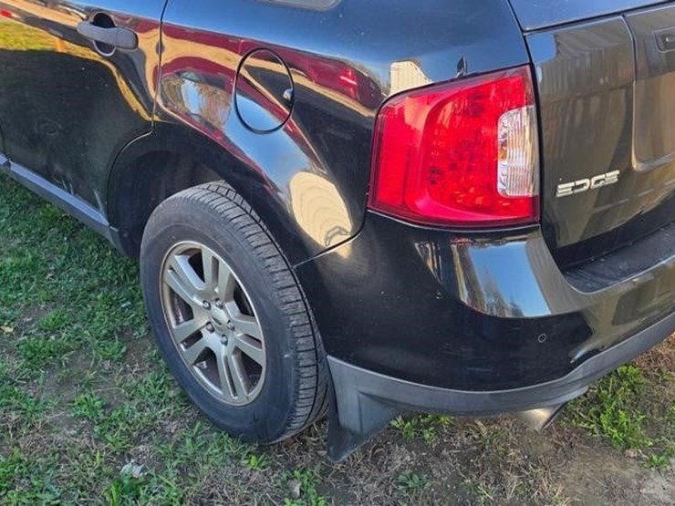 2011-ford-edge-se-image-16