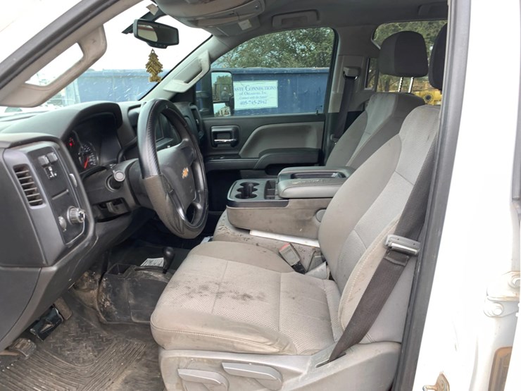 2018-chevrolet-silverado-2500hd-image-8