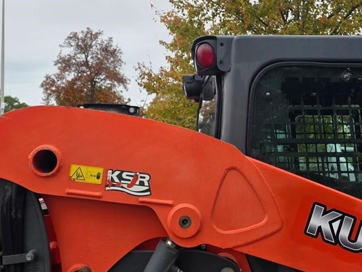 2016-kubota-ssv65-image-25