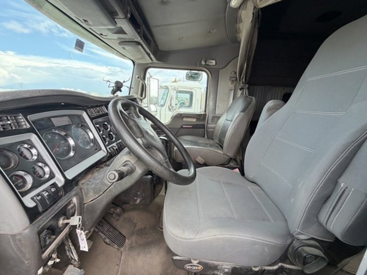 2018-kenworth-t800-image-10