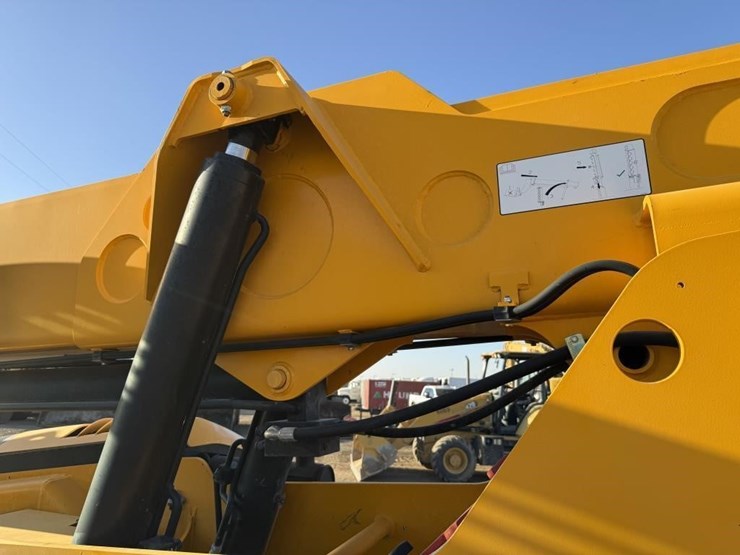 2018-jcb-509-42-telescopic-reachlift-image-28