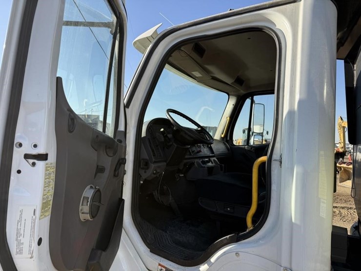 2019-freightliner-m2-dump-truck-image-6