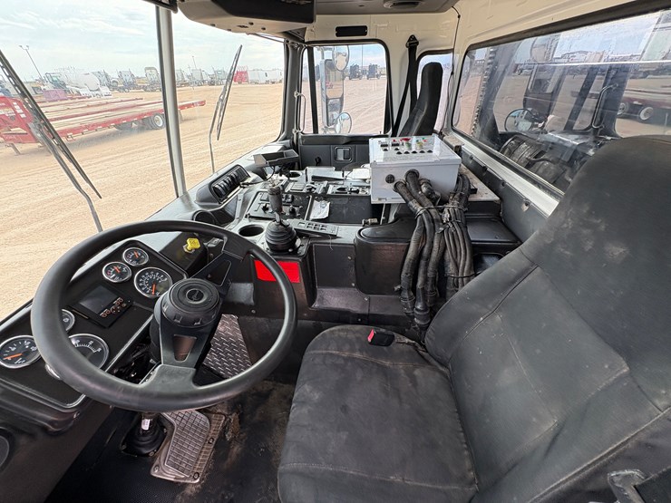 2016-autocar-xpeditor-image-9